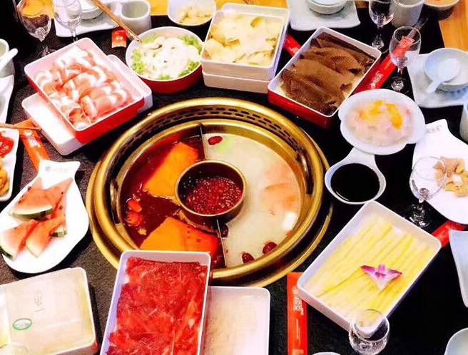 那如何挑選質(zhì)量好的無(wú)煙火鍋呢？